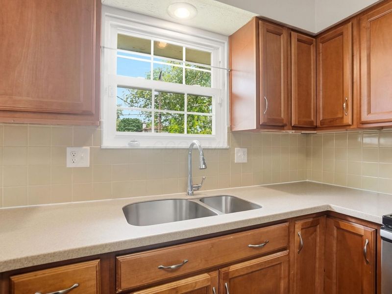 5371 Aqua Street , Columbus, OH 43229 Photo 9