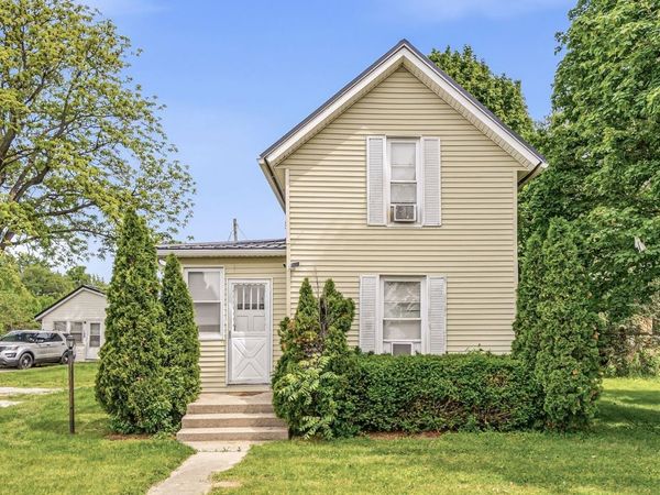 800 E Waterford Street, Wakarusa, IN 46573