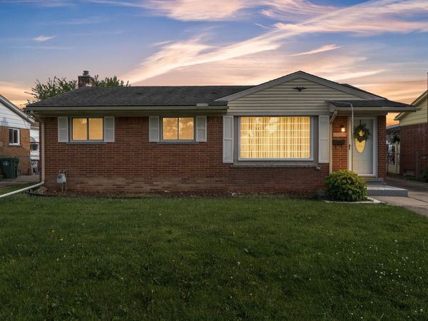 27511 Cambridge Street, Garden City, MI 48135