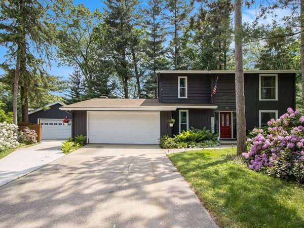 442 Pinewood Circle, Portage, MI 49002