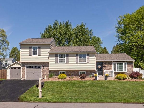 8436 Silver Spruce Circle , Liverpool, NY 13090
