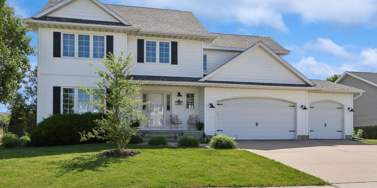 105 17th Avenue Court, Hiawatha, IA 52233 Main Photo