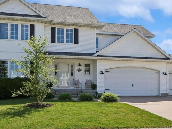 105 17th Avenue Court, Hiawatha, IA 52233