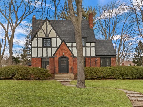 526 W Jackson Street , Woodstock, IL 60098