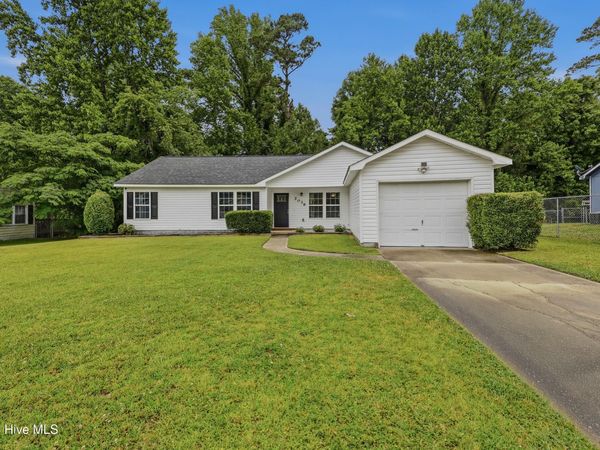 2038 Hunters Ridge Drive, Midway Park, NC 28544