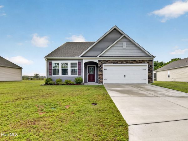 4457 Marthas Village Lane, Ayden, NC 28513