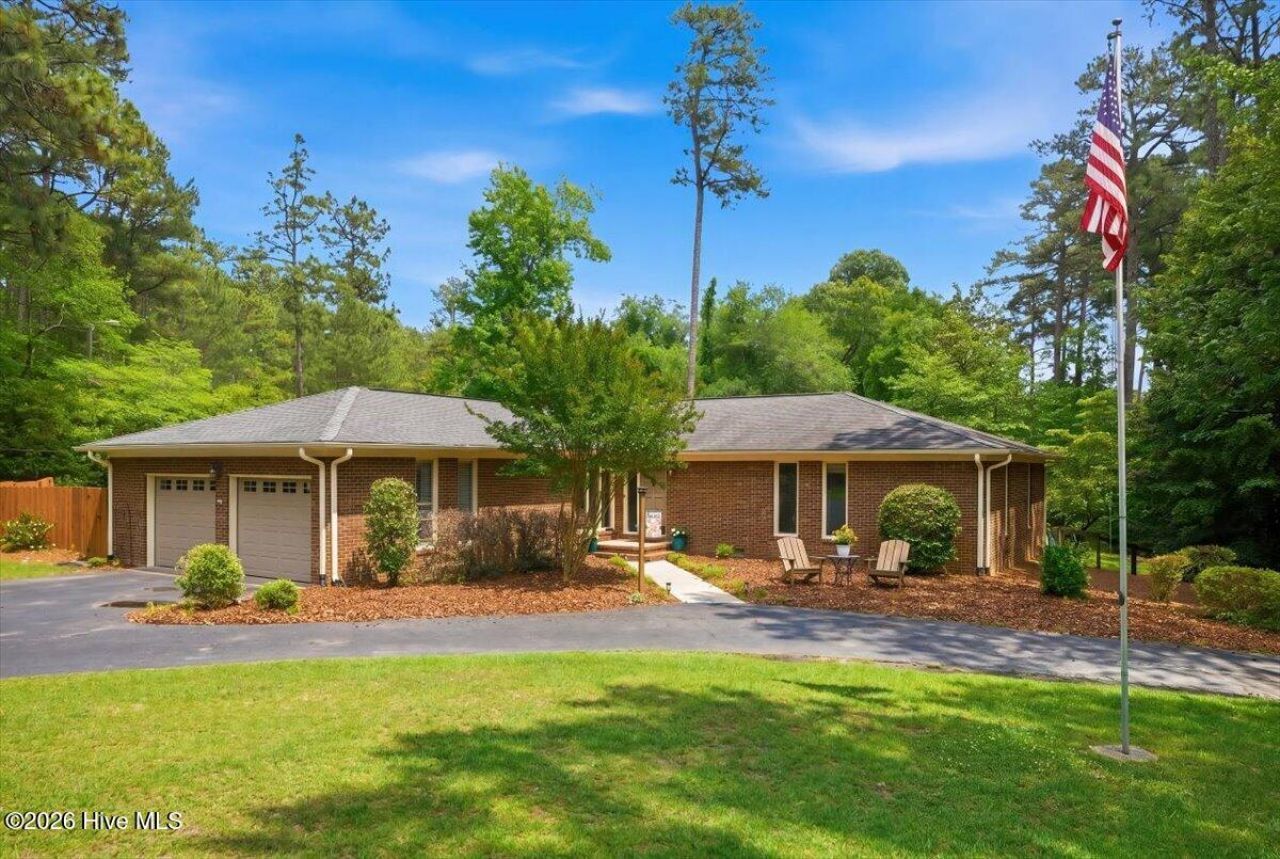 125 Cliff Road, Southern Pines, NC 28387 Main Photo