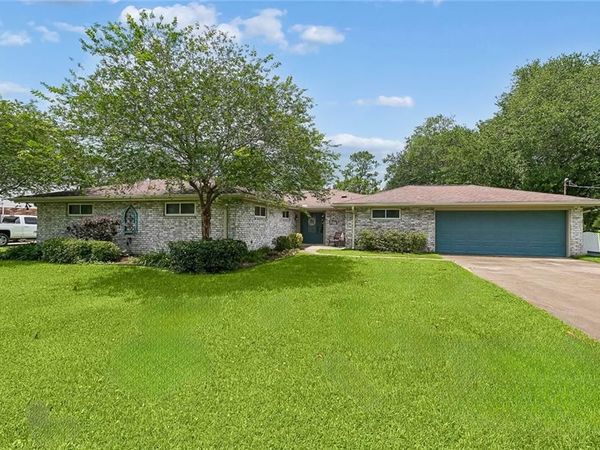 258 PLANTATION Road , Hahnville, LA 70057