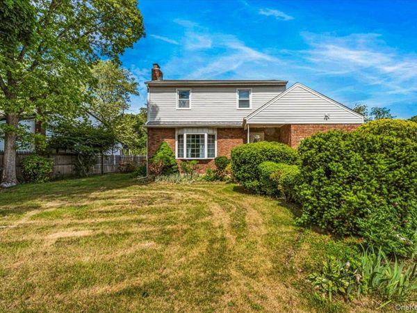 1060 Park Avenue , Huntington, NY 11743