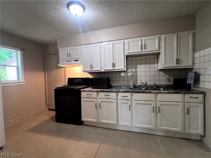 3502 Ivanhoe Drive, Kent, OH 44240 Photo 2