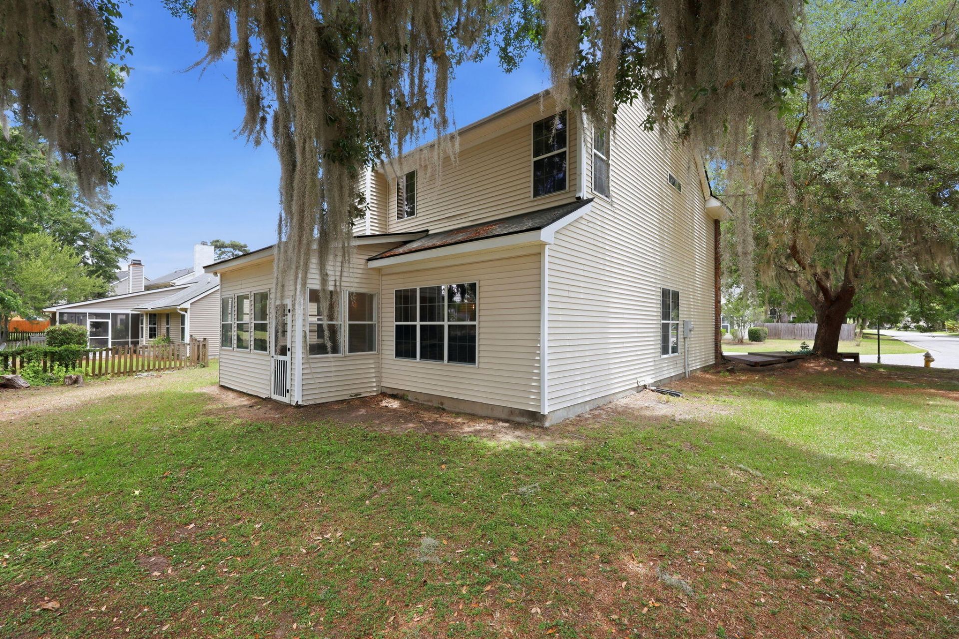 8528 Falling Leaf Lane Photo 31