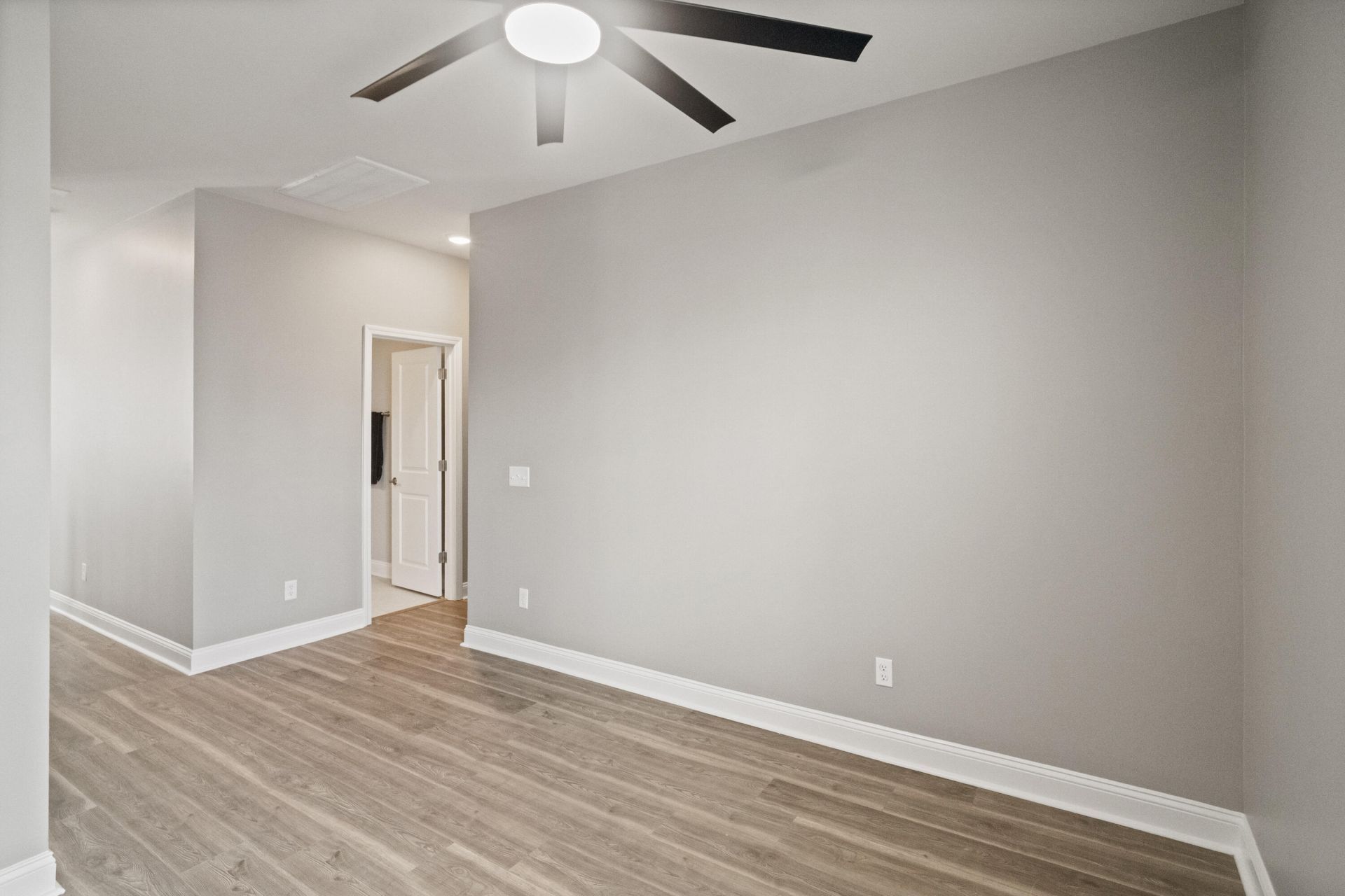 645 Blueway Avenue Photo 36