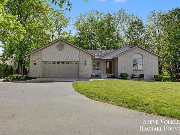 2006 Burton Knoll Court SE, Grand Rapids, MI 49546