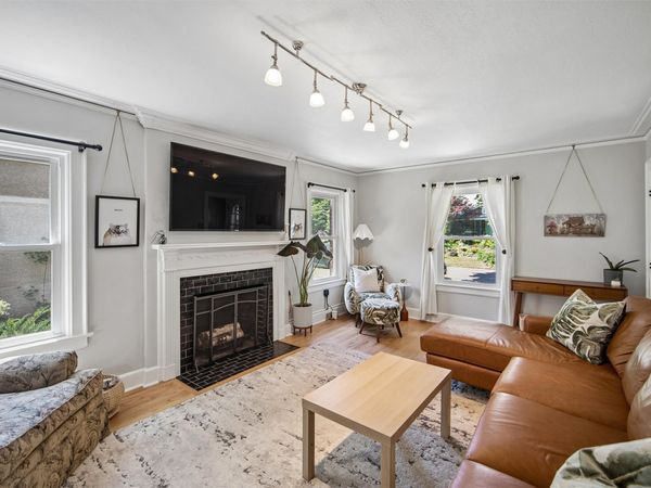 1009 40th Street , Des Moines, IA 50311