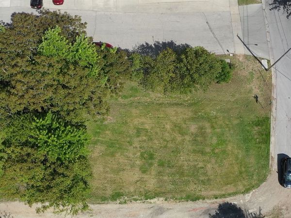 6 Hartford Avenue , Des Moines, IA 50315