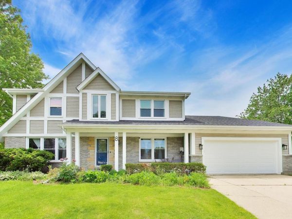 8 Hampton Court , Mundelein, IL 60060