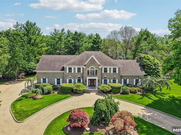 41 Sunflower Drive, Upper Saddle River, NJ 07458