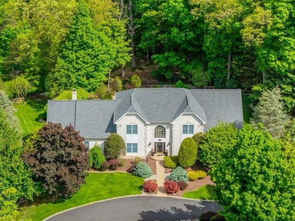 15 Skytop Dr, Denville, NJ 07834