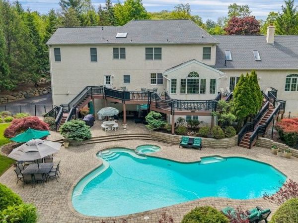 15 Skytop Dr, Denville, NJ 07834