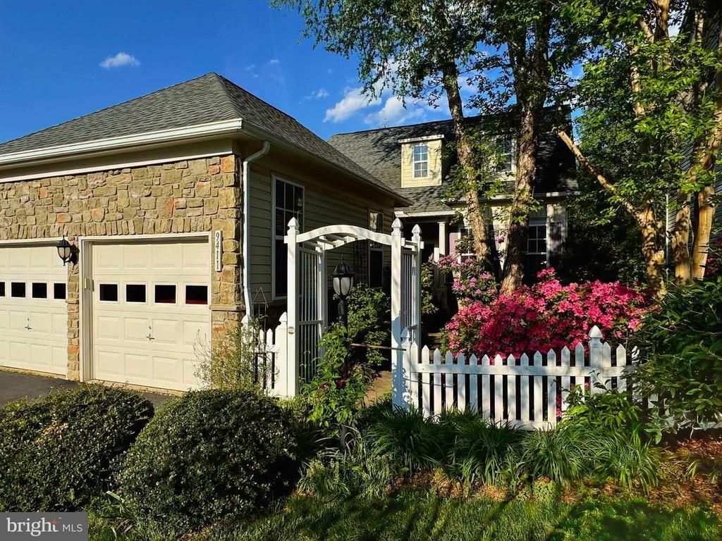 9411 PRIMROSE LANE, MANASSAS PARK, VA 20111