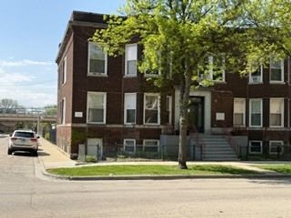 2833 W Walnut Street W, Chicago, IL 60612