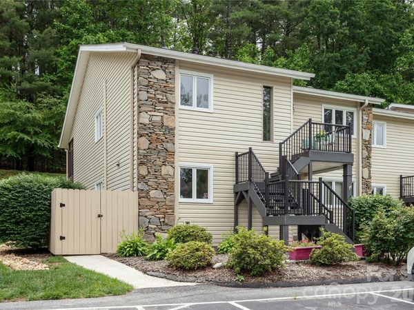 580 Britton Creek Drive, Hendersonville, NC 28791