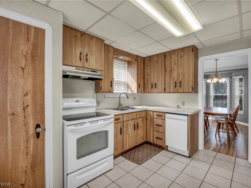 145 E 211th Street, Euclid, OH 44123 Photo 13