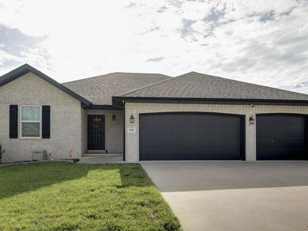 1656 N Penrose Avenue, Nixa, MO 65714