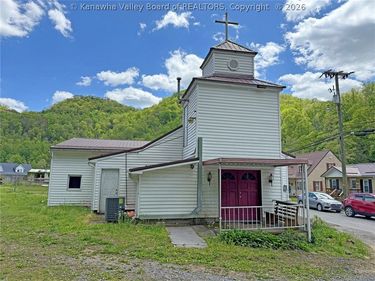 42 Madison Avenue, Corinne, WV 25826