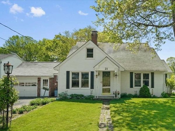 21 Eaton Pl, Shrewsbury, MA 01545