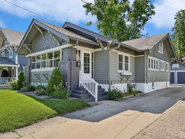 3216 Woodland Avenue , Des Moines, IA 50312