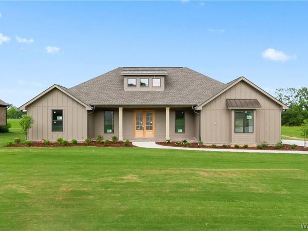 11146 Hilltop loop , Northport, AL 35475