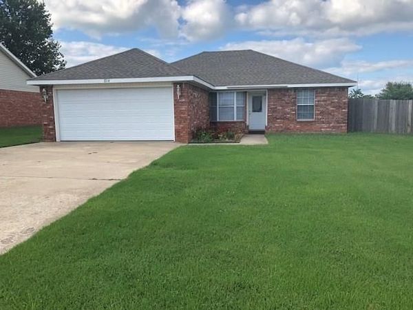 814 Tyler Street , Centerton, AR 72719