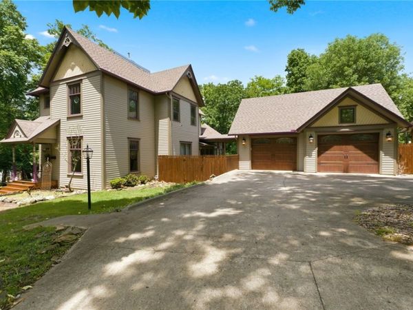 402 E Spring Street, Fayetteville, AR 72701