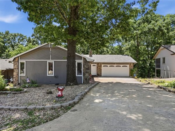 8 Cromer Drive , Bella Vista, AR 72715