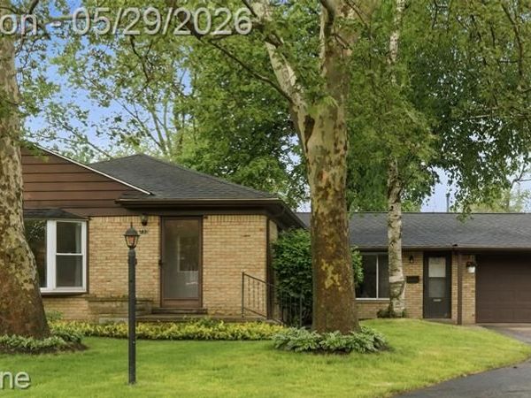 733 S Webik Avenue, Clawson, MI 48017