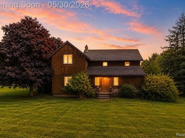 2730 N Hickory Ridge Road, Highland Twp, MI 48357