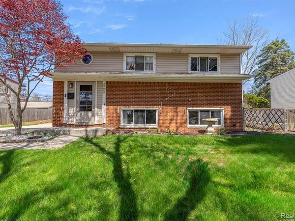 22646 Candace Drive, Rockwood, MI 48173