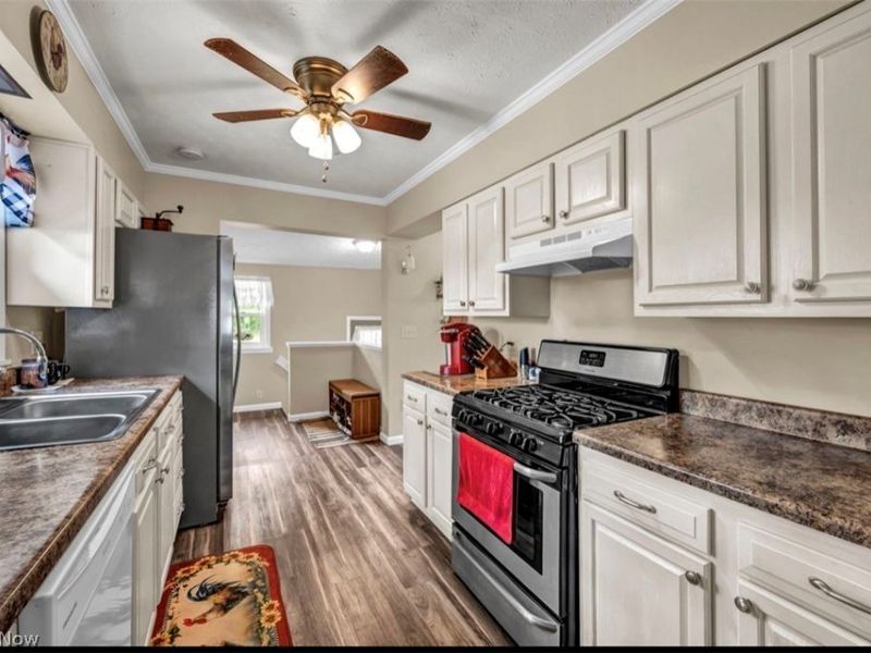 77 S Crowell Avenue, Geneva, OH 44041 Photo 10