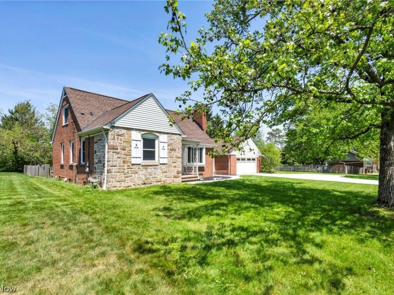 7035 Farview Road, Brecksville, OH 44141 Photo 3
