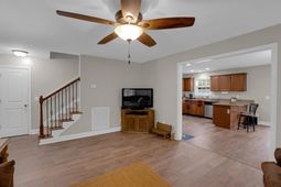 565 Portia Rd photo 4