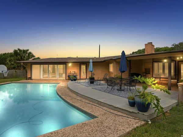 100 GLENTOWER DR, Castle Hills, TX 78213