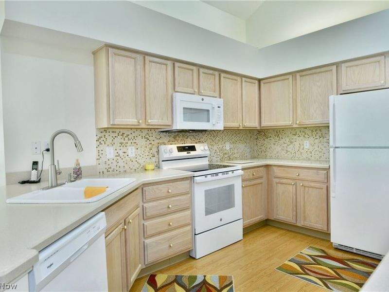 1103 Willow Brook Drive NE, Warren, OH 44483 Photo 15