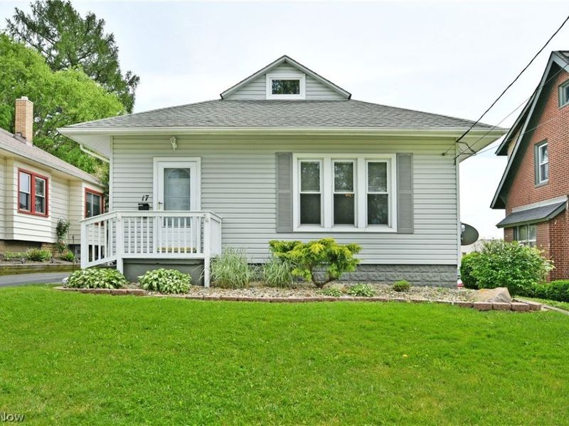 17 E Prospect Street, Girard, OH 44420 Photo 1