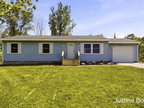 8620 11 Mile Road NE, Rockford, MI 49341