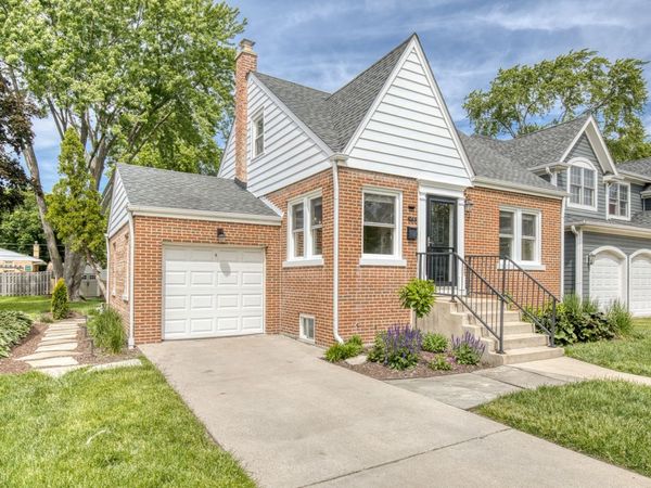 948 N Salem Avenue , Arlington Heights, IL 60004
