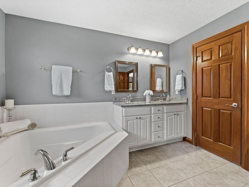 2643 Sandhurst Drive, Lewis Center, OH 43035 Photo 28