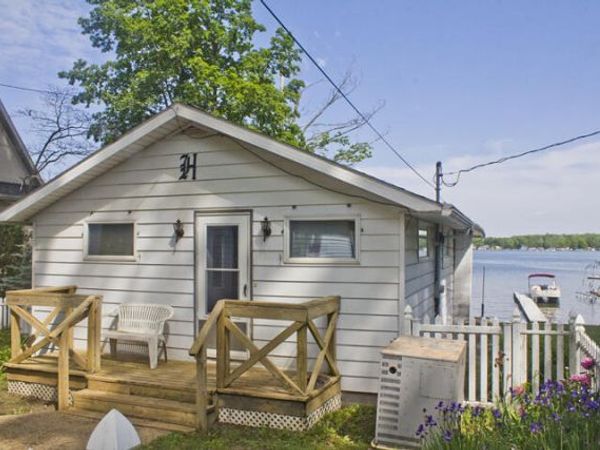 31165 County Line Road, Dowagiac, MI 49047