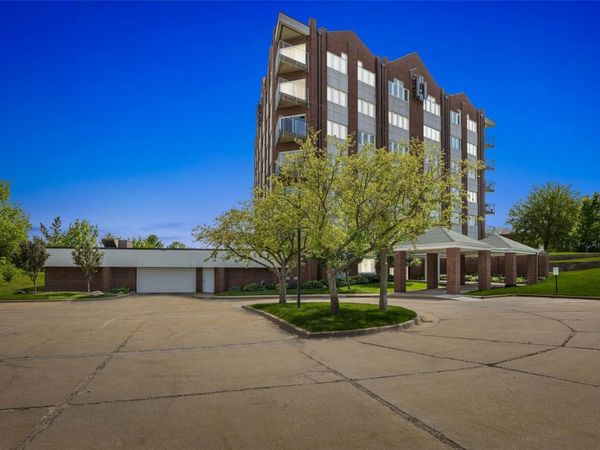 111 Cottage Grove Avenue SE, Unit 401, Cedar Rapids, IA 52403