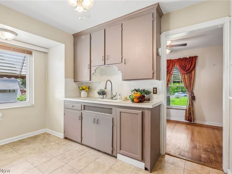 6595 York Road, Parma Heights, OH 44130 Photo 12